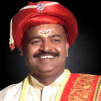 Vedmurti Mandar Khaladkar Guruji Image